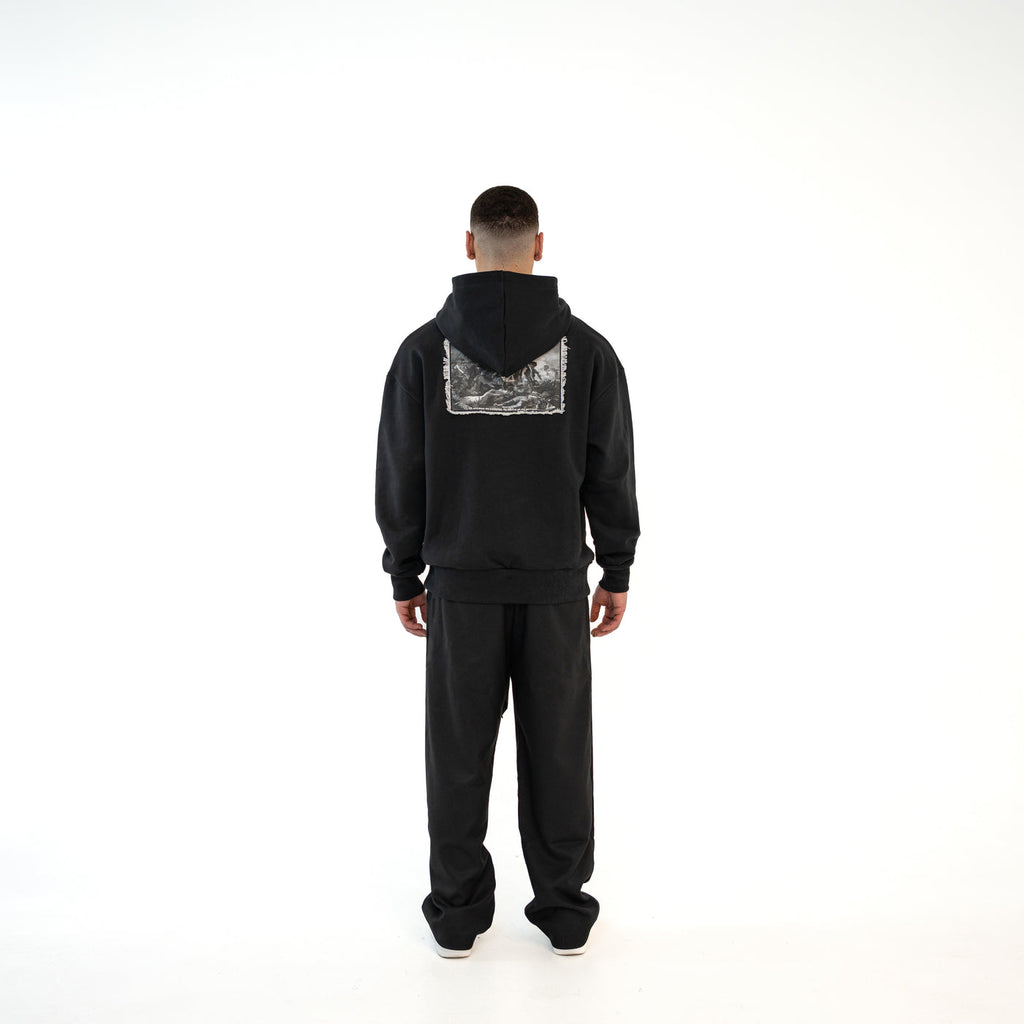 TenProcentr BASTILLE Heavyweight Hoodie 500 GSM in Schwarz, Rueckansicht mit gestickter Bastille-Motiv-Stickerei am Ruecken